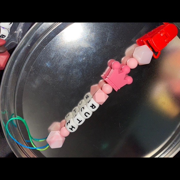 Custom pacifier clip holder & teether - Picture 6 of 7